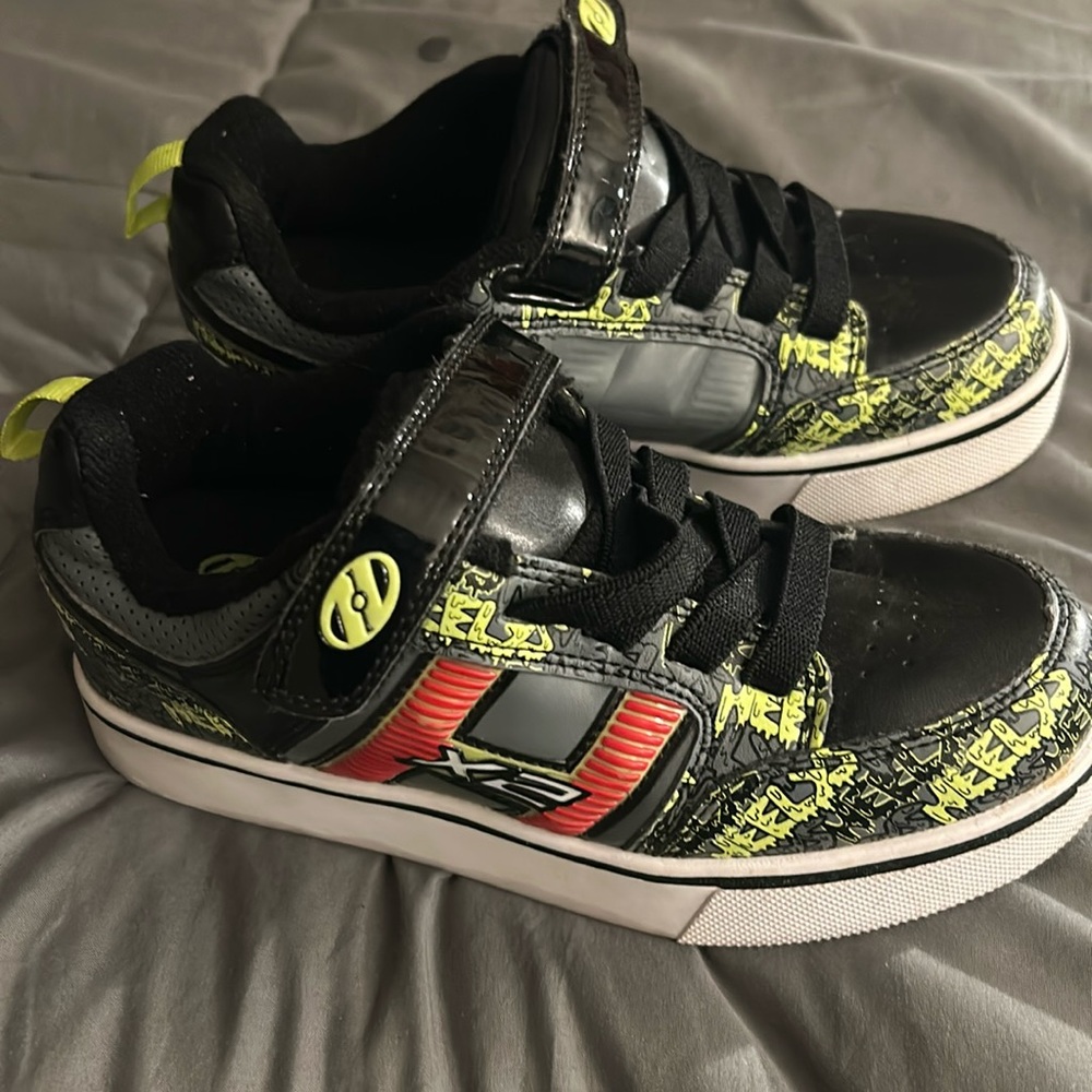 Boys Heelys Bolt X2 Black Gray Lime Green Skate Shoes Size little kid 3